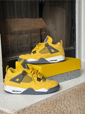 Jordan Retro 4 Lightning